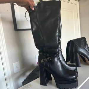 Platform heel boots with inner zip 11